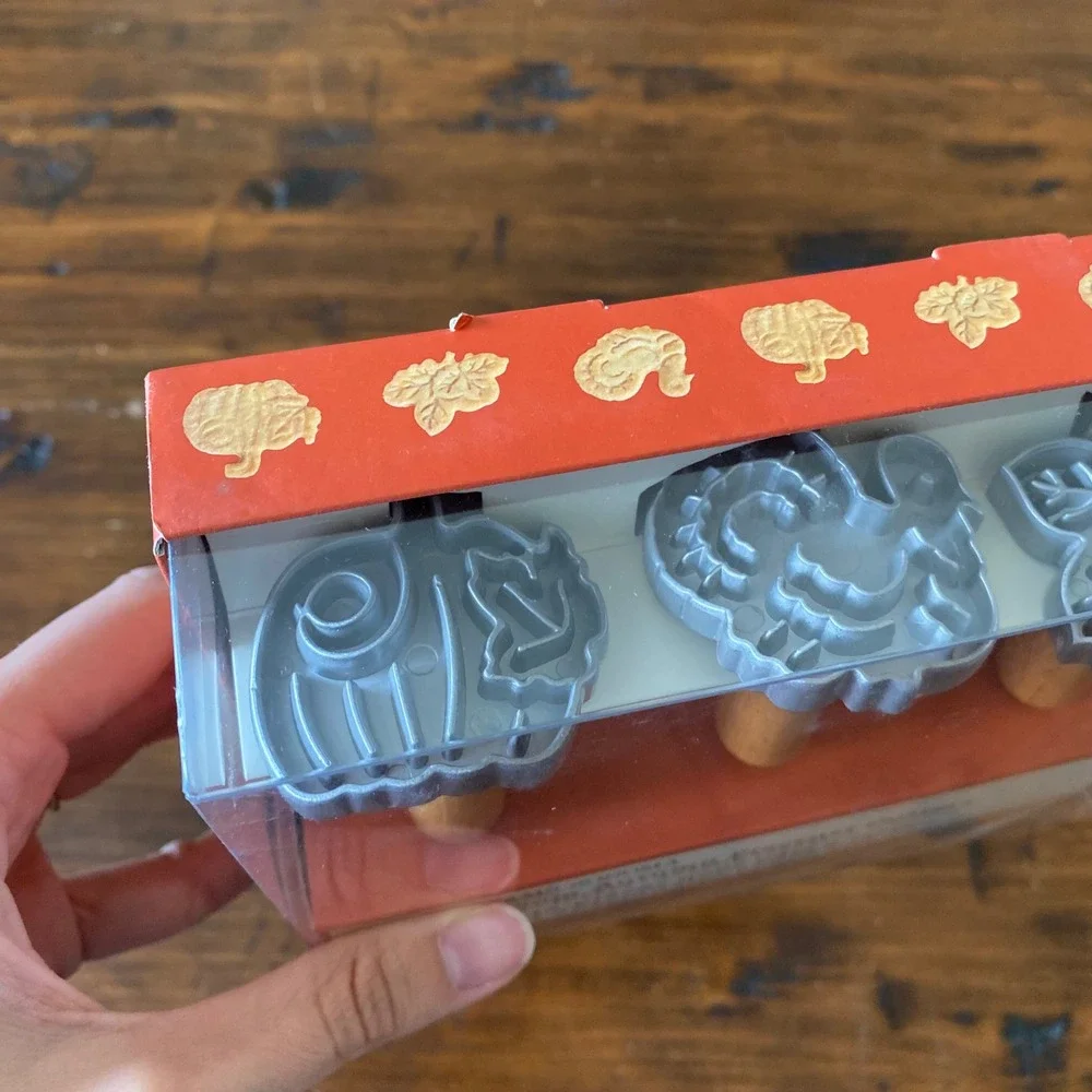 Williams-Sonoma Heirloom Autumn Piecrust Cutters Set of 3 Pumpkin Turkey Leaf